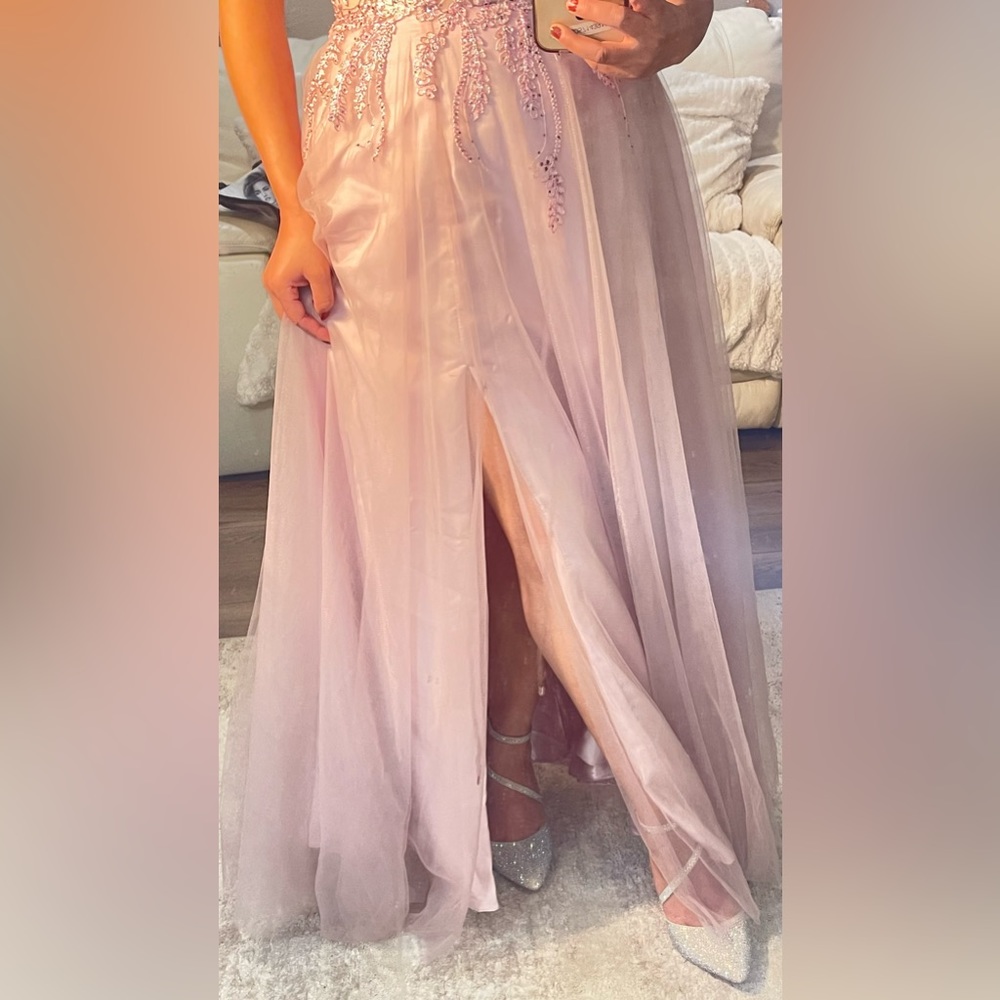 Beautiful woman’s dress for wedding or prom, cocktail parties good condition.
